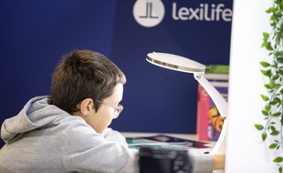 Lexilight, la première lampe d'aide à la lecture pour les dyslexiques.