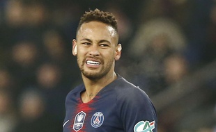 Sorti blessé contre Strasbourg en Coupe de France, le Parisien Neymar sera absent dix semaines et manquera le huitième de finale de Ligue des Champions contre Manchester United.