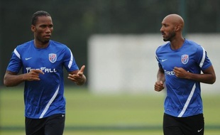 Les deux joueurs vedettes de Shanghai Shenhua, le Français Nicolas Anelka et l'Ivoirien Didier Drogba, pourraient ne plus être payés en raison d'une querelle entre le principal financier du club chinois et son conseil d'administration, rapporte la presse chinoise mercredi.