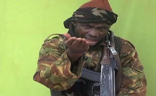Capture d'écran de la vidéo de Boko Haram diffusée le 12 mai 2014 montrant le chef du groupe islamiste Abubakar Shekau