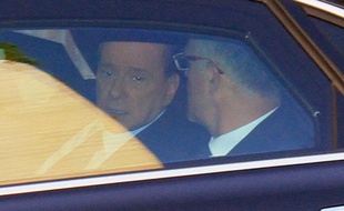 Le président du Conseil italien, Silvio Berlusconi, à son arrivée au tribunal de Milan, en Italie, le 11 avril 2011.