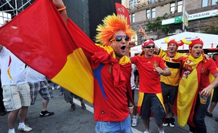 Des supporters espagnols dans la fans-zone de Kiev en Ukraine, lors de l'Euro 2012.