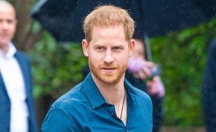 Le prince Harry lors de sa rencontre avec les membres du Invictus Games Choir devant les studios Abbey Road en février 2020