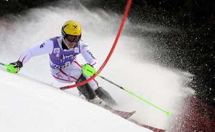 Kitzbühel, une fois évacuée la pression de sa descente finalement disputée samedi mais en version courte, relance avec son slalom dominical le combat entre l'Autrichien Marcel Hirscher et le Croate Ivica Kostelic au général de la Coupe du monde de ski alpin.