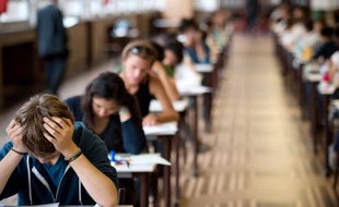Les lycéens surpris en train de frauder au baccalauréat seront désormais sanctionnés par une "commission de discipline" académique, composée de sept personnes nommées par le recteur