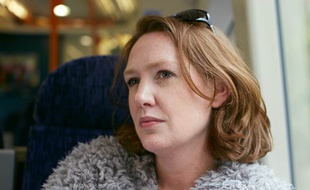 Paula Hawkins, auteur de La Fille du train.