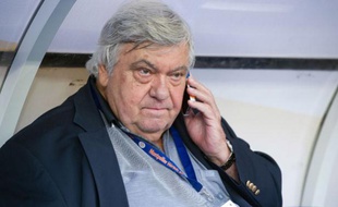 Le président du club de football de Montpellier, Louis Nicollin, avant la finale de la Coupe de la Ligue, le 23 avril 2011 au Stade de France, à Saint-Denis.