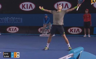 Denis Istomin à l'Open d'Australie contre Novak Djokovic, le 17 janvier 2014.