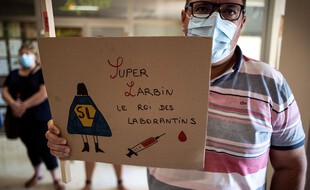 Un laborantin gréviste de Biofusion à Montauban, le 15 septembre 2020.