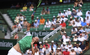 Lucas Pouille opposé à Julien Benneteau au 1er tour de Roland-Garros, le 28 mai 2017.