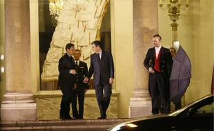 Démissionnaire de son poste de Premier ministre samedi soir (photo), François Fillon a été rappelé à Matignon hier matin.
