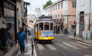 Ces dernières années, le Portugal a attiré des milliers de retraités européens. Ils s'installent principalement dans la région de Lisbonne ou dans les stations balnéaires de l'Algarve.