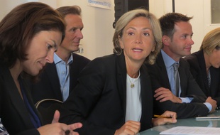 Valérie Pécresse dresse un bilan des lycées d'Ile-de-France dans ses nouveaux locaux du 8e arrondissement.