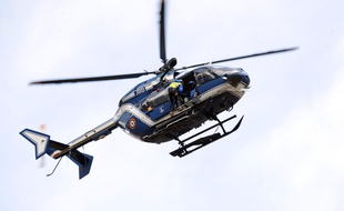 Hélicoptère du PGHM, peloton de gendarmerie de haute montagne. AFP PHOTO / REMY GABALDA