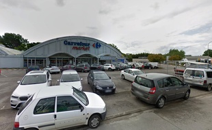 L'enfant a été retrouvé devant le Carrefour Market.