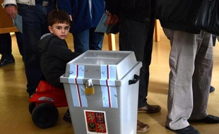 Le Parti social-démocrate (CSSD) tchèque a remporté samedi les législatives anticipées mais les populistes du mouvement ANO ont créé la surprise, arrivant deuxième devant les communistes.