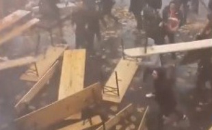 Les supporters lensois ont détruits plusieurs tables d'un bar valenciennois