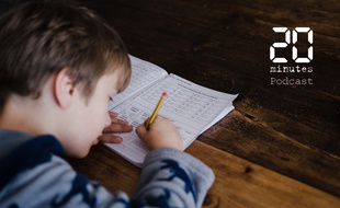 Illustration d'un enfant remplissant un cahier de devoirs