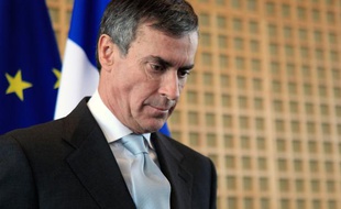 Jérôme Cahuzac le 20 mars 2013, lors de la passation de pouvoir avec Bernard Cazeneuve, au lendemain de sa démission.