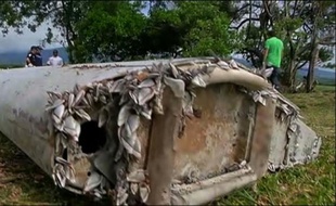 Débris d'avion retrouvé à La Réunion: un morceau du MH370?