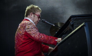 Elton John en concert à Gloucester le 7 juin 2015