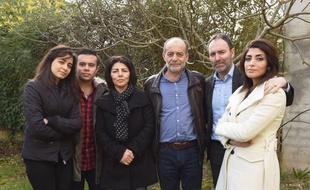 Stephan Pélissier (à gauche) avec son épouse et sa belle-famille syrienne.