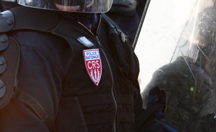 Un CRS lors d'une intervention. Illustration.