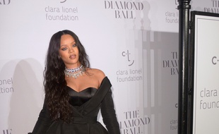 La chanteuse et actrice Rihanna arrivant au Diamond Ball à New York