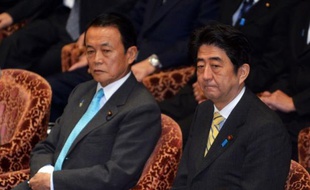 Tandis que le risque de "guerre monétaire" préoccupe à Moscou les grands argentiers du G20, à Tokyo le Premier ministre cherche un gouverneur de banque centrale capable de défendre avec conviction la politique monétaire nippone à l'origine de ces inquiétudes.