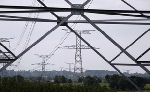 Direct Energie et Poweo vont fusionner cette semaine, un mariage de raison qui donnera naissance au premier fournisseur alternatif de gaz et d'électricité de France, capable de mieux résister à la toute-puissance des opérateurs historiques EDF et GDF Suez.