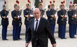 Le ministre de la Défense Jean-Yves Le Drian a indiqué mercredi que les mesures de précaution ont été renforcées après les menaces d'Al-Qaïda au Maghreb islamique (Aqmi) contre la France, tout en soulignant que ces menaces ne devaient pas non plus être exagérées.