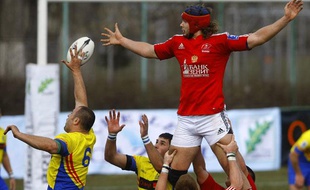 Le deuxième ligne russe Andreï Ostrikov face à la Roumanie, en 2009
