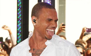 Chris Brown en plein concert au Rockefeller Center à New York, le 15 juillet 2011