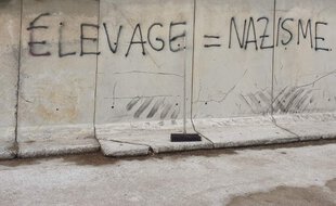 Des tags injurieux ont été inscrits sur des bâtiments agricoles dans le Finistère.