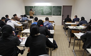 Lille, le 27 mars 2013. Le lycee prive musulman Averroes, dans le quartier sensible de Lille-Sud, a obtenu 100% de reussite au baccalaureat.