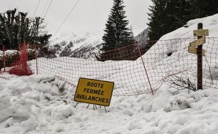 Une route fermée à cause d'une avalanche, le 9 janvier 2018 près de Chamonix (photo d'illustration).