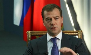 La Russie se retrouve "hors la loi internationale" aux yeux de l'Occident, au lendemain de la reconnaissance par Moscou de l'Abkhazie et l'Ossétie du Sud, mais le président russe Dmitri Medvedev espère recevoir le soutien de son homologue chinois Hu Jintao qu'il doit rencontrer mercredi au Tadjikistan.