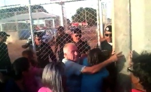 Dix détenus ont été tués dimanche au cours d'affrontements entre factions rivales dans une prison de l'Etat de Roraima au Brésil.