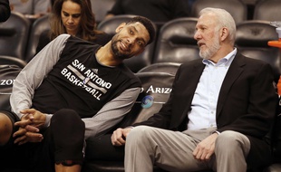 Timm Duncan avec Gregg Popovich, quand il était encore joueur, le 12 juillet 2016.