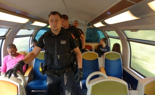 Paris, le 3 septembre 2014, pendant la rentrée, les contrôleurs, policiers, intervenants sensibilisent les usagers aux bons comportements dans le train pour éviter les incivilités.