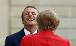 Emmanuel Macron face à Angela Merkel le 28 août 2017.