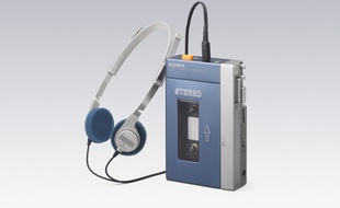 Le TPS-L2, premier Walkman de Sony sorti en 1979.