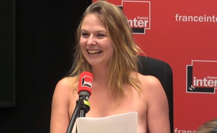 L'humoriste Constance lors de sa chronique sur France Inter, le 28 août 2018.