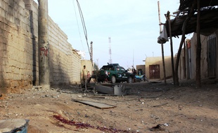 Au moins une personne est décédée, le 1er février, à Lashkar Gah, lorsque cette ville du sud de l'Afghanistan a été visée par des tirs de roquettes.