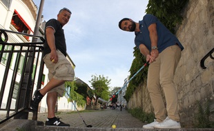 Arno Pons et Eric Nguyen Khac, des Los Golfos, l'une des trois équipes de street golf que compte Paris.