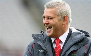 Moins de six mois après l'une des plus cuisantes humiliations de son histoire au Mondial, le XV du pays de Galles peut remporter un Grand Chelem mérité dans le Tournoi des Six Nations samedi face à la France, une métamorphose dont l'entraîneur Warren Gatland est l'artisan.