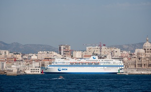Un navire de la SNCM dans la rade de Marseille.