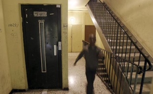 Un ascenseur en panne dans un immeuble à Clichy-sous-Bois le 3 mars 2010