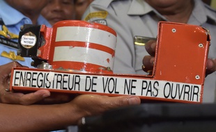 Une boîte noire de type CVR, Cockpit Voice Recorder.