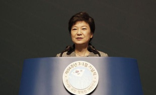 La nouvelle présidente de Corée du Sud Park Geun-Hye a promis vendredi "un engagement plus souple" avec la Corée du Nord si Pyongyang choisit la voie de la confiance plutôt que celle de la provocation.